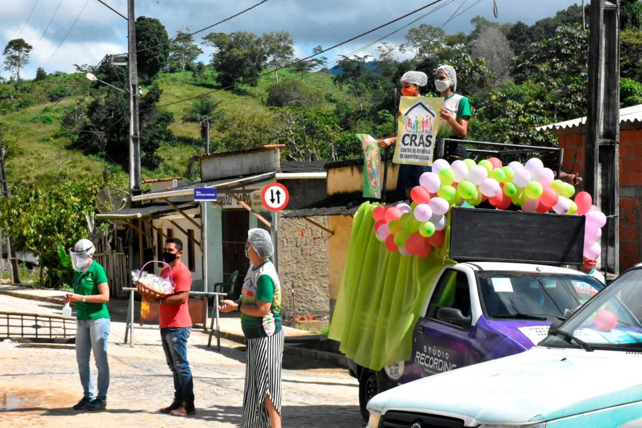 Camacã: Idosos do Clube da Melhor Idade são surpreendidos com homenagem da Secretaria de Assistência Social.